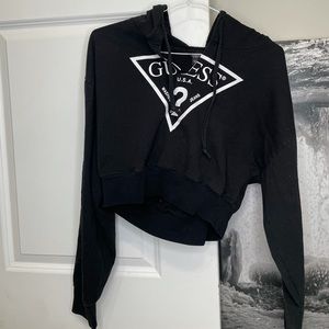 Cute black cropped hoodie from guess, worn once, Size Medium